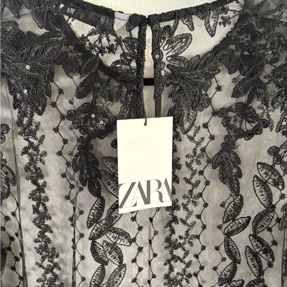 Elegant Black Lace Dress - Picture 4 of 5